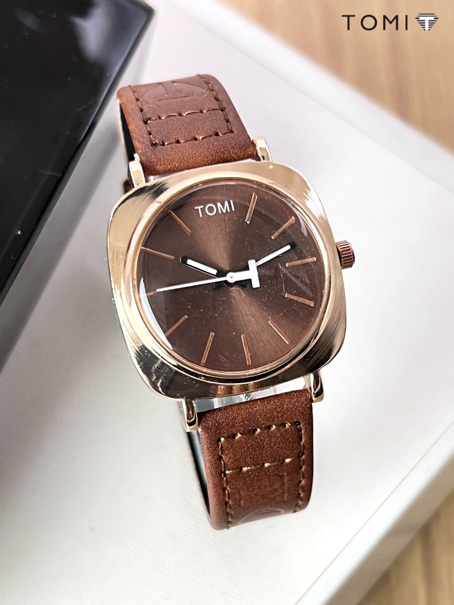 TOMI Silver Leather Strap Watch – Waterproof & Elegant