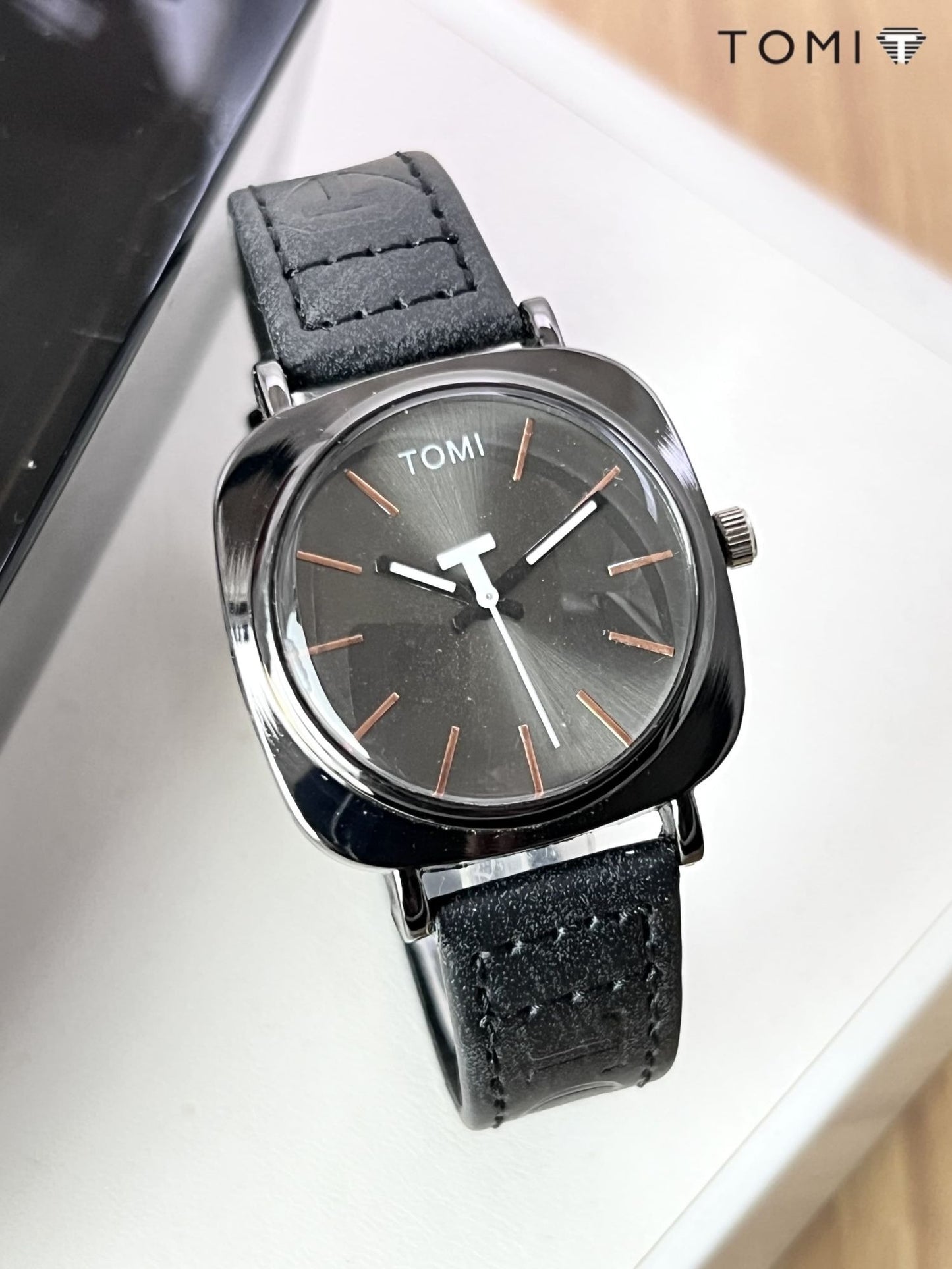 TOMI Silver Leather Strap Watch – Waterproof & Elegant